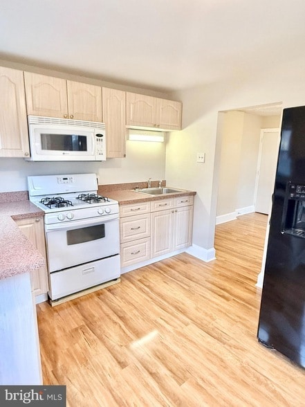 666 Jefferson Ave in Pottstown, PA - Foto de edificio - Building Photo