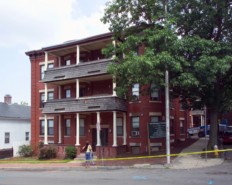 866 Worthington St in Springfield, MA - Foto de edificio