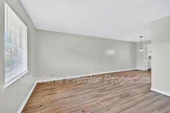 1902 W Shields Dr in Sherman, TX - Building Photo - Building Photo