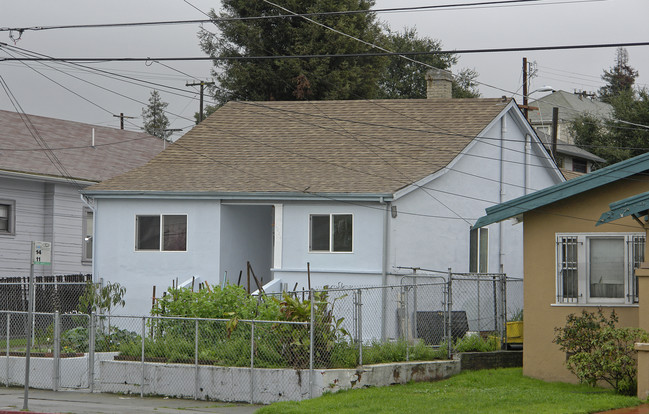 1922-1924 14th Ave in Oakland, CA - Building Photo - Building Photo