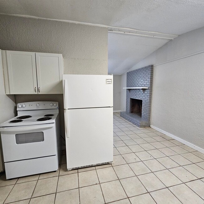 property at 1516 Majestic Ave