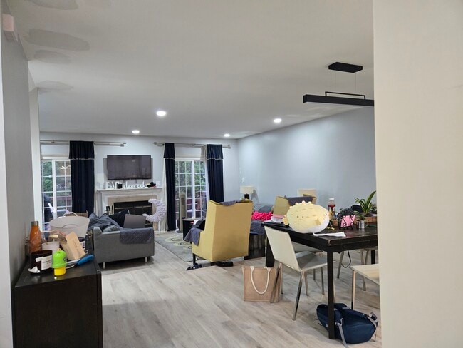 6357 English Ivy Way in West Springfield, VA - Building Photo - Building Photo