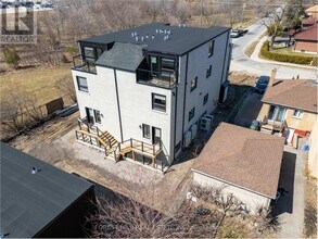 1 Dunsmore Gardens in Toronto, ON - Building Photo - Building Photo