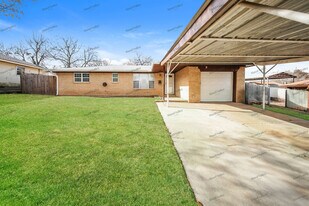 2205 Harold Ct in Midwest City, OK - Building Photo