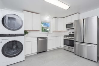 32 Cedar Ave in Highland Park, NJ - Building Photo - Building Photo
