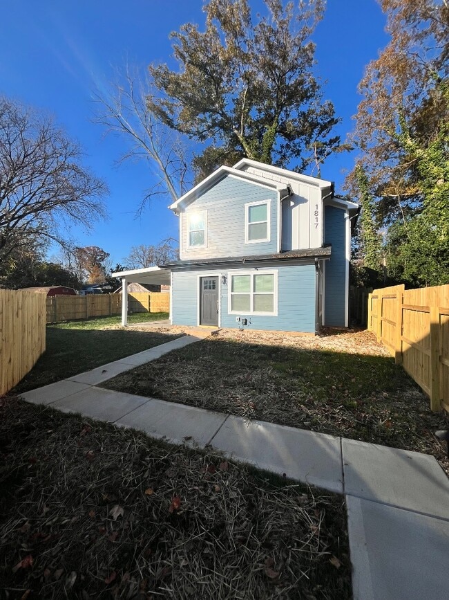 1817 Newcastle St in Charlotte, NC - Building Photo - Building Photo
