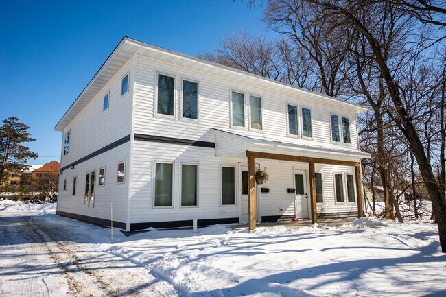 2927 Marshall St NE, Unit B in Minneapolis, MN - Building Photo - Building Photo