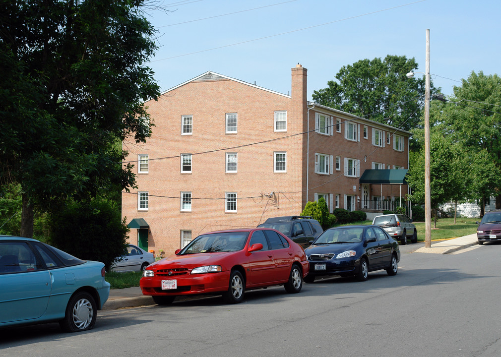 9209 Douglas St in Manassas, VA - Building Photo