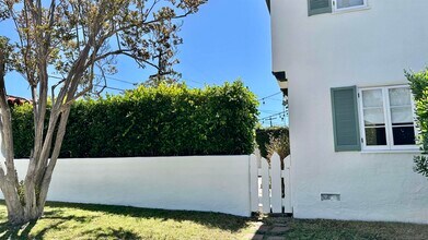 4865 Canterbury Dr in San Diego, CA - Building Photo - Building Photo