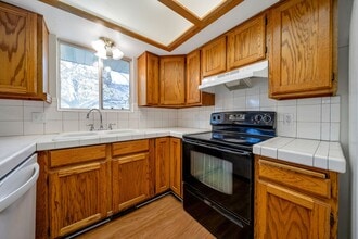 11810 S Hidden Valley Dr in Sandy, UT - Building Photo - Building Photo