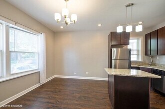 3943 W Addison St in Chicago, IL - Building Photo - Building Photo