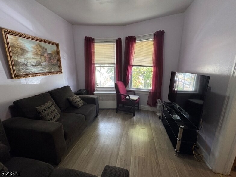 712 E 27th St in Paterson, NJ - Building Photo