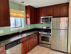 2230 Abbeywood Dr in Lisle, IL - Building Photo - Building Photo