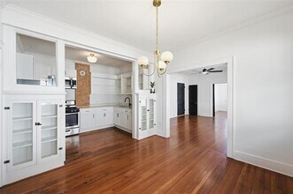 702 N Bishop Ave in Dallas, TX - Foto de edificio - Building Photo