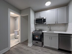 510 W Belmont Ave in Chicago, IL - Foto de edificio - Building Photo