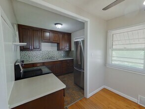 1027 N Old Manor Rd in Wichita, KS - Building Photo - Building Photo