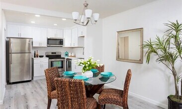 100 Scholz Plaza in Newport Beach, CA - Building Photo - Building Photo