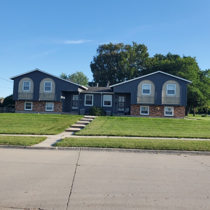 717 Magnolia Ave in Manitowoc, WI - Foto de edificio