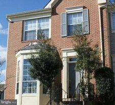 3001 Cahill Ln in Dumfries, VA - Building Photo