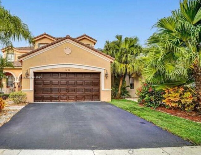 property at 1294 Chinaberry Dr