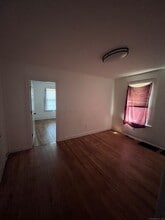 323 Maple St in New Britain, CT - Foto de edificio - Building Photo