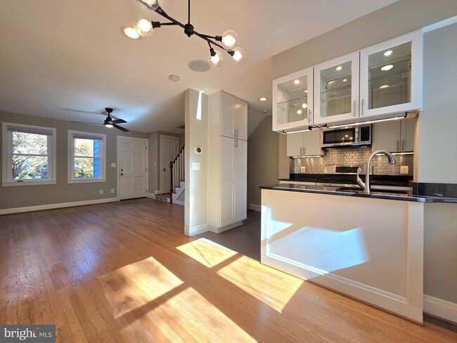 527 E Nelson Ave in Alexandria, VA - Building Photo - Building Photo