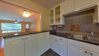 1210 Windsor Rd-Unit -224 in Austin, TX - Building Photo - Building Photo