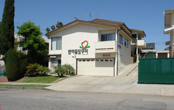 944 S Berendo St in Los Angeles, CA - Building Photo - Building Photo