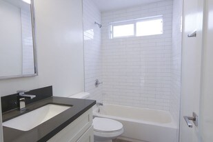 1335 Manhattan Beach Blvd in Manhattan Beach, CA - Building Photo