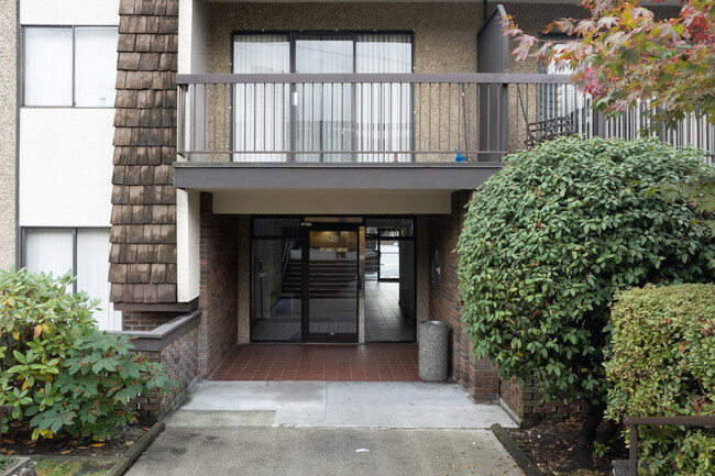 Rochester Apartments in Coquitlam, BC - Building Photo - Building Photo