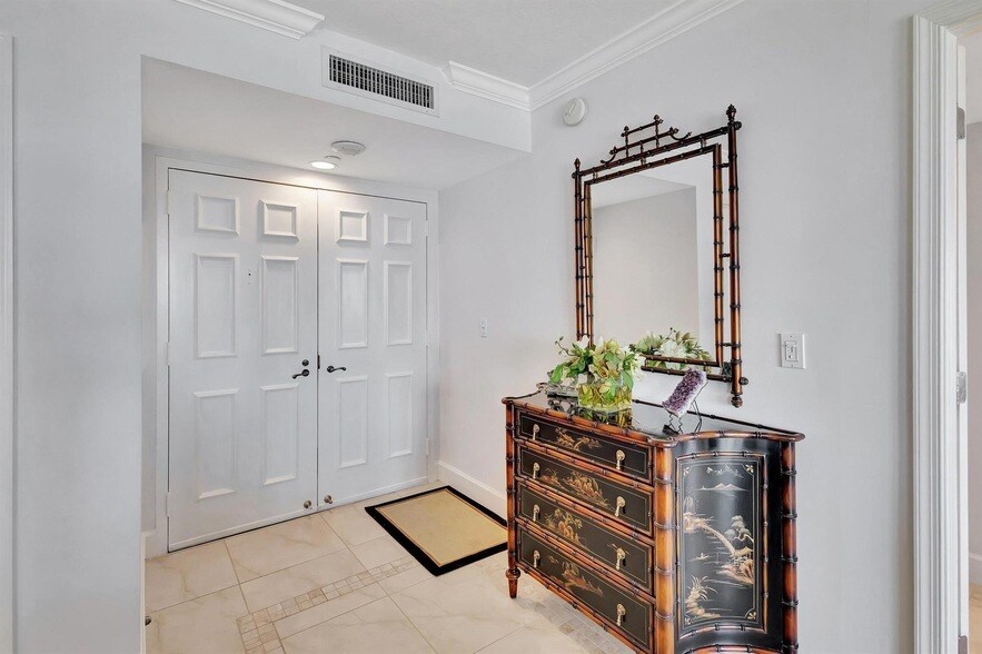 500 Ocean Dr, Unit W11B in Juno Beach, FL - Building Photo