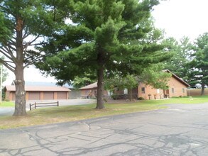 Larsons Cedar Court Apartments in Menomonie, WI - Building Photo - Other