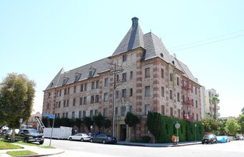 Chateau Du-Val Apartments in Los Angeles, CA - Building Photo - Building Photo