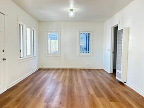 3708 St Andrews Pl in Los Angeles, CA - Building Photo - Building Photo