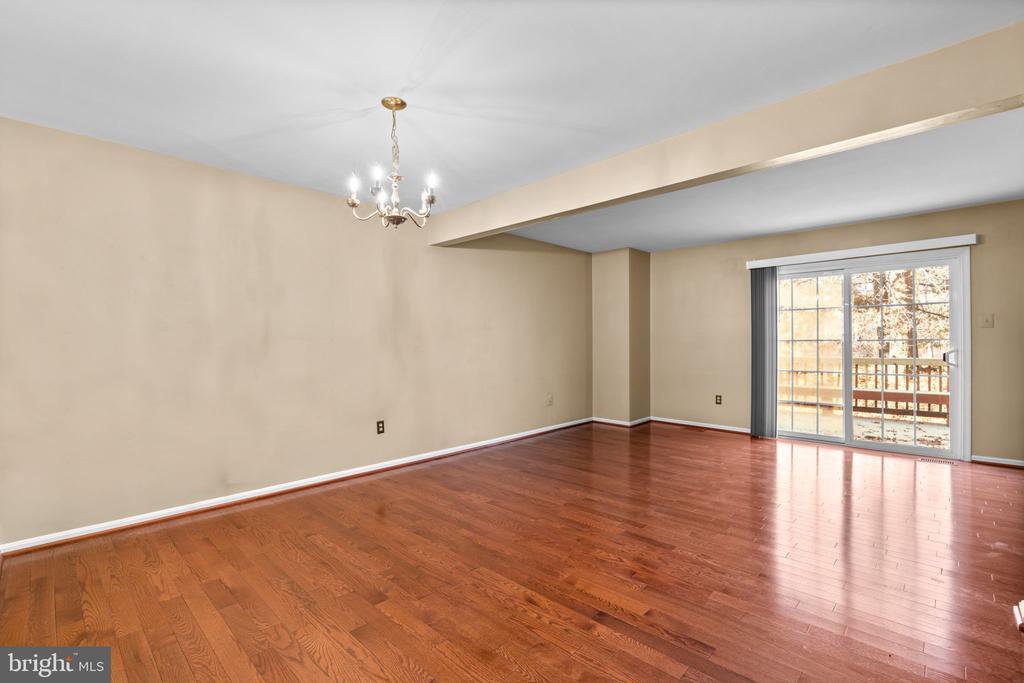 8871 Manahan Dr in Ellicott City, MD - Building Photo