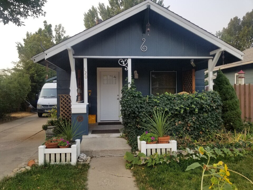 120 W 10th St in Loveland, CO - Building Photo