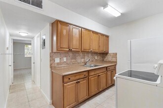 1715 N 16th Ave in Hollywood, FL - Building Photo - Building Photo