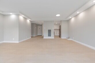 205 Yoakum Pky, Unit 516 in Alexandria, VA - Building Photo - Building Photo