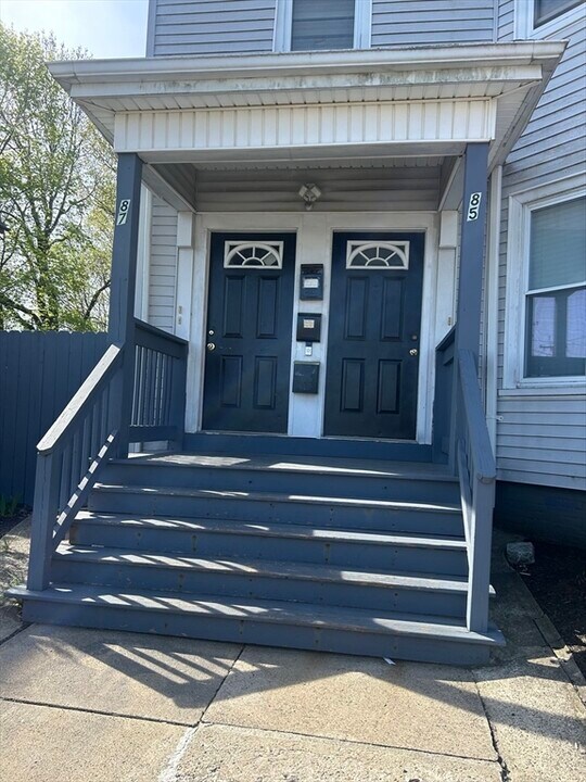 87 E Ashland St in Brockton, MA - Building Photo
