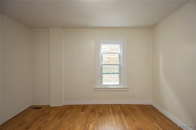 1806 Ferry Ave in Niagara Falls, NY - Building Photo - Building Photo