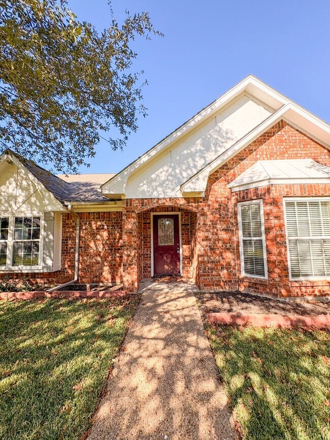 1221 Walden St in Hewitt, TX - Building Photo - Building Photo