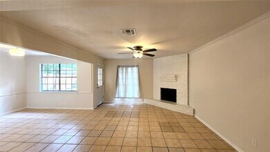 2702 Foliage Green Dr in Houston, TX - Building Photo - Building Photo