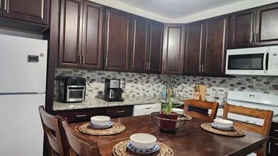81 Humphrey Ave in Bayonne, NJ - Building Photo - Building Photo