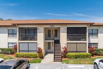 Crystal Lake in Palm Harbor, FL - Foto de edificio - Building Photo