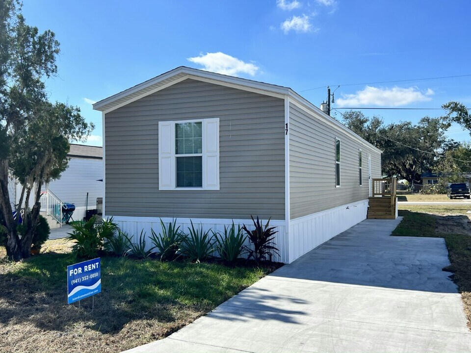 17 Park Pl in Arcadia, FL - Building Photo