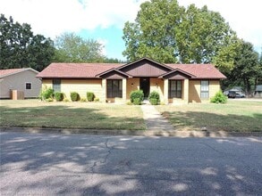 8617 Meadow Dr in Fort Smith, AR - Building Photo - Building Photo