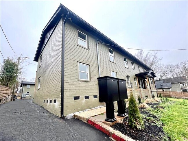 762 Fraser St SE-Unit -18 in Atlanta, GA - Building Photo - Building Photo