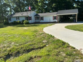 4926 Pinevilla St in Grifton, NC - Foto de edificio - Building Photo