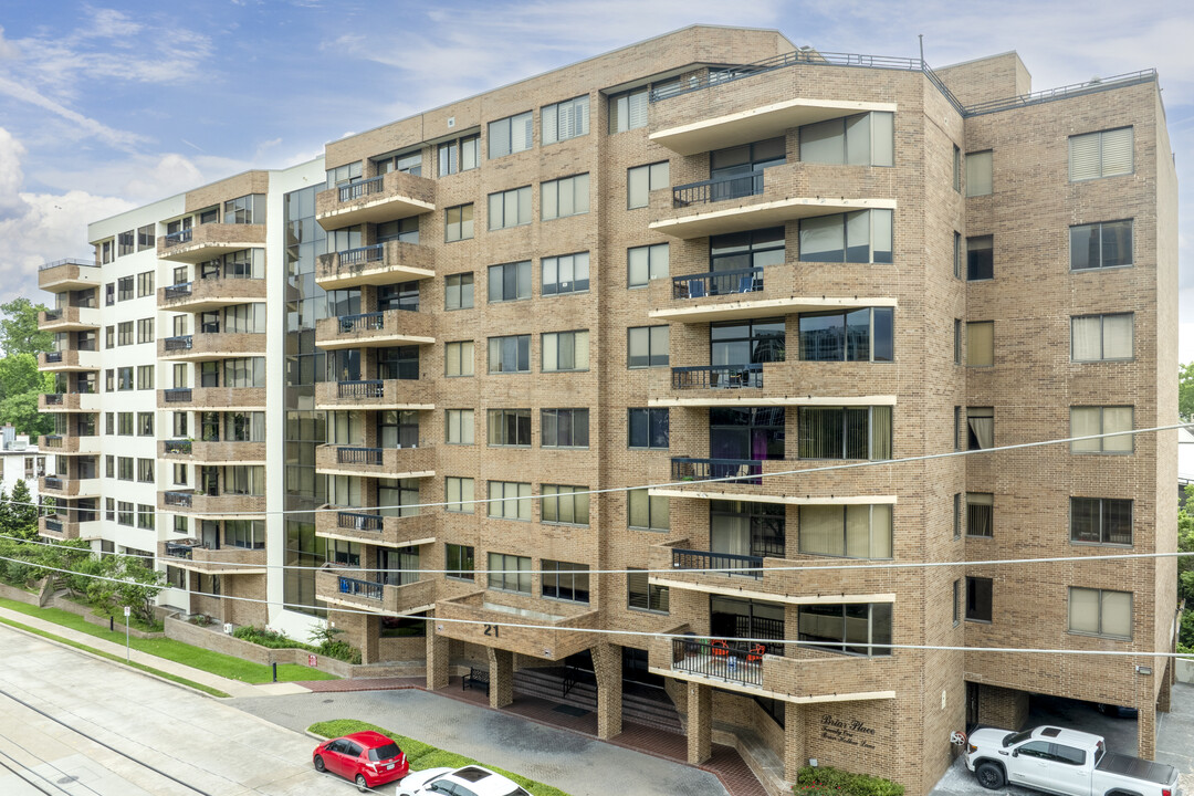 Briar Place in Houston, TX - Building Photo