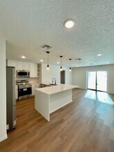 404 St Johns Ln in Poinciana, FL - Foto de edificio - Building Photo